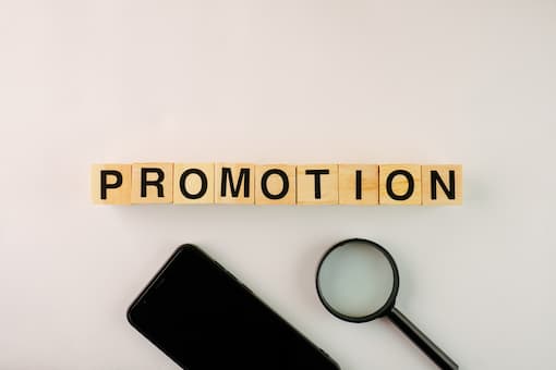 Media cetak untuk launching produk baru seperti banner promosi, poster, stiker produk, dan kemasan custom