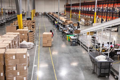 Gudang micro-fulfillment untuk produk cetak dan kemasan