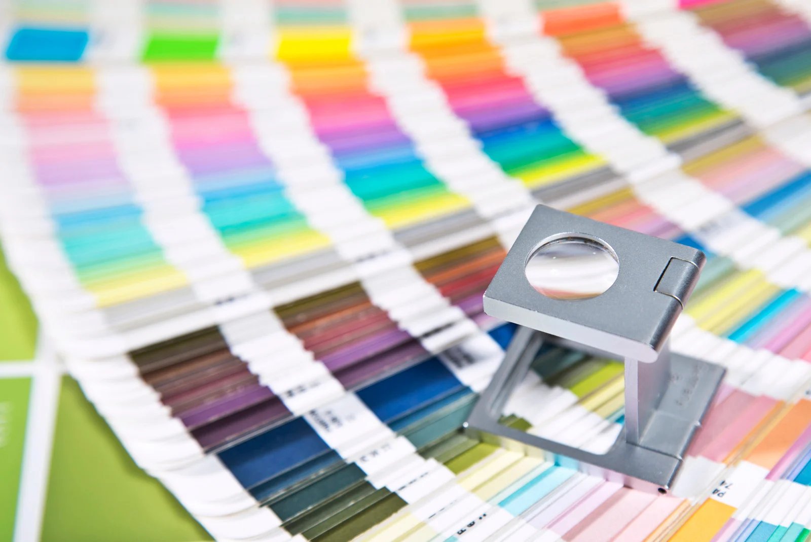 Color Management dalam Digital Printing untuk menjaga konsistensi warna hasil cetak