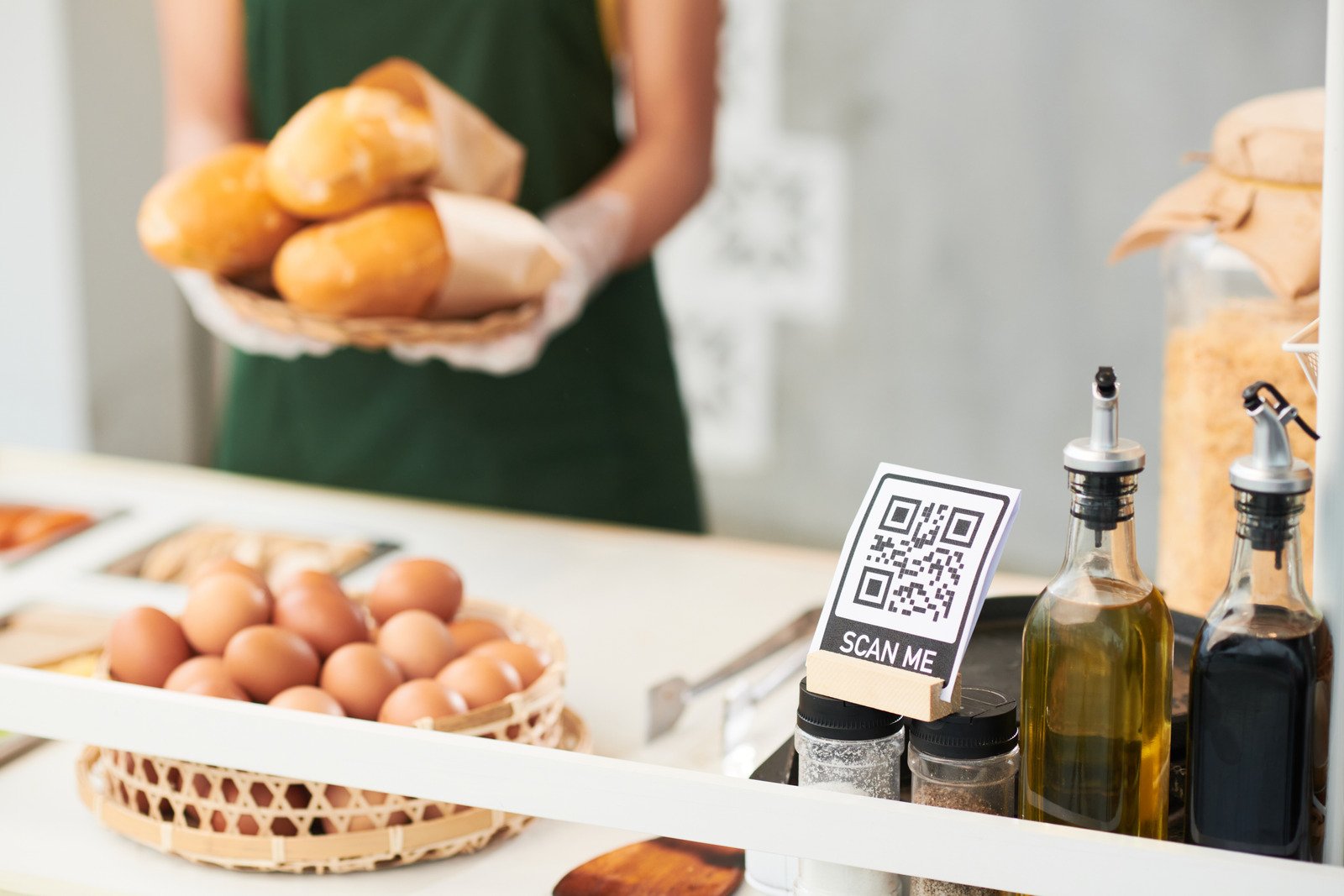 Kemasan ramah lingkungan dengan QR code dan desain cetak digital