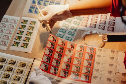 Perubahan ukuran material hasil cetak setelah proses finishing digital printing